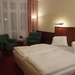 Royal 4*