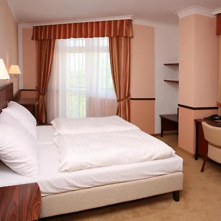 Отель Royal 4*