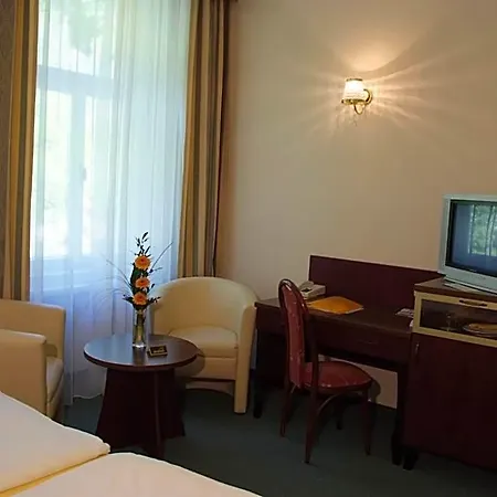 Royal 4*
